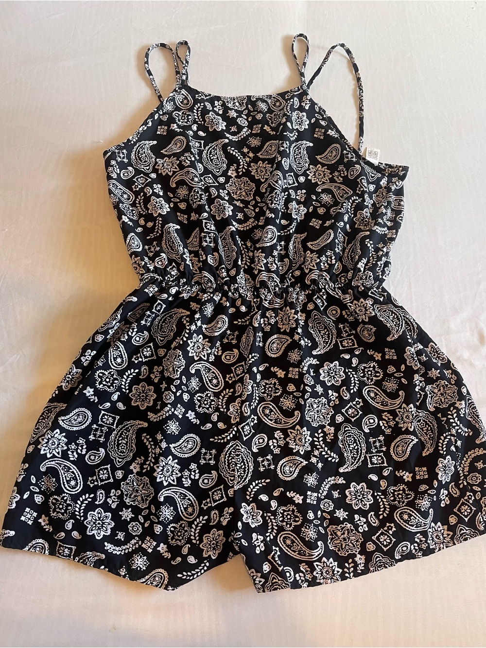 Black & White Paisley Strappy Sleeveless Drawstring Woven Romper Women’s L